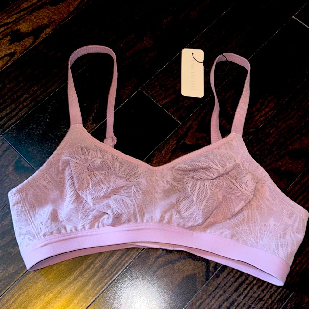 NWT lace wireless soft bra size 34B/C in lilac